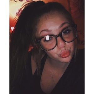 Meet your Posher, Lea